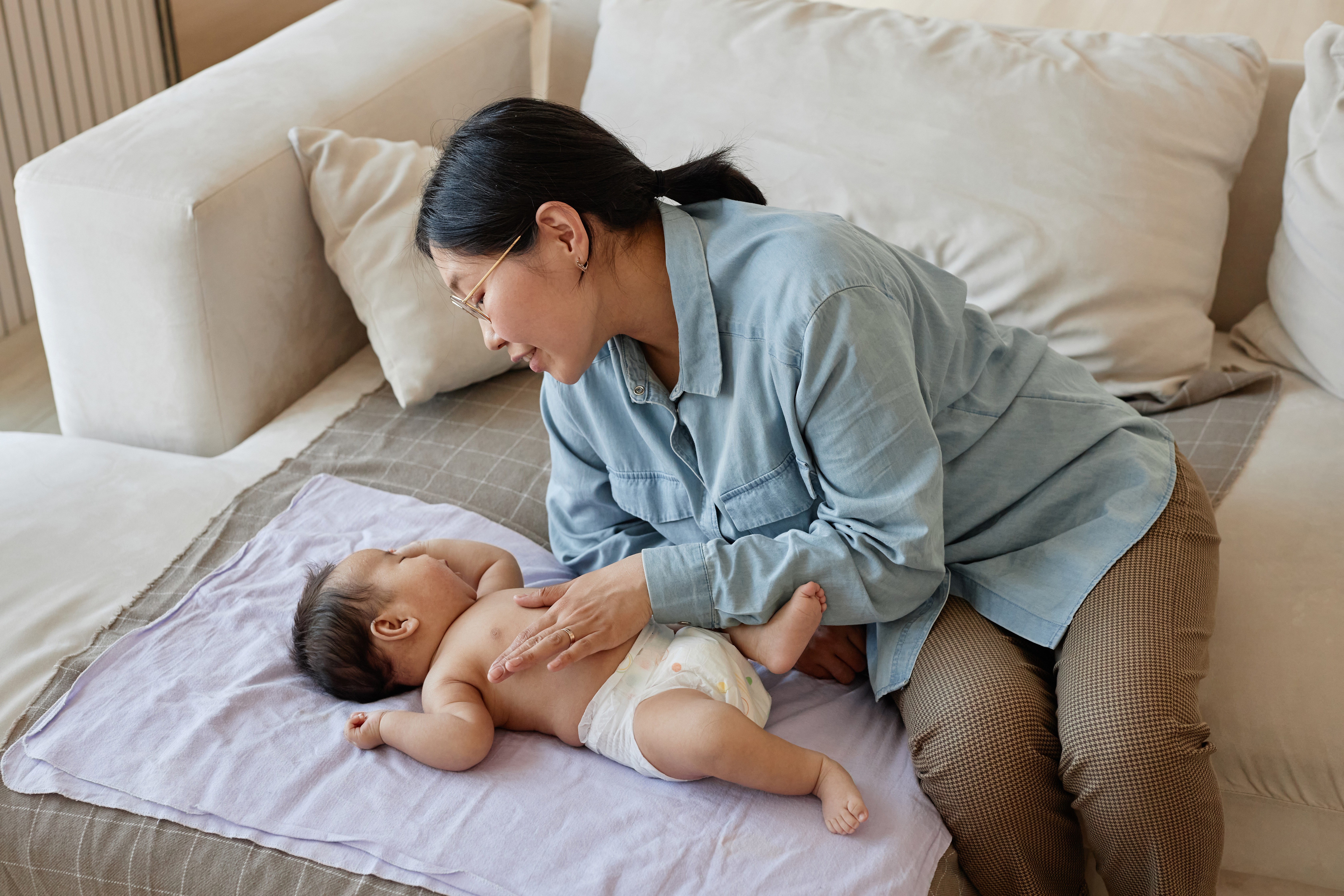 makanan pemicu bayi kembung, bayi ASI kembung, makanan ibu menyusui, tips atasi bayi kembung, penyebab kembung bayi, Bunda, si Kecil